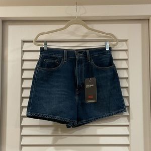NWT Levi’s High Loose Shorts, size 28
